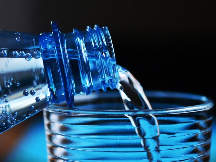 Учёные предупреждают новосибирцев об угрозе воды из пластиковых бутылок
