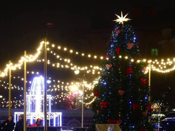 Светящиеся фонтаны стали украшением новогоднего Петербурга