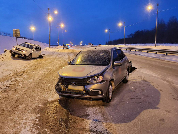 В Архангельске устанавливают обстоятельства ДТП с участием трех авто