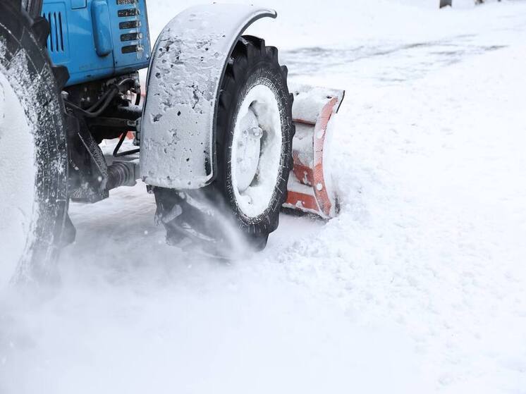 Южноуральские дорожники круглосуточно устраняют последствия снегопадов