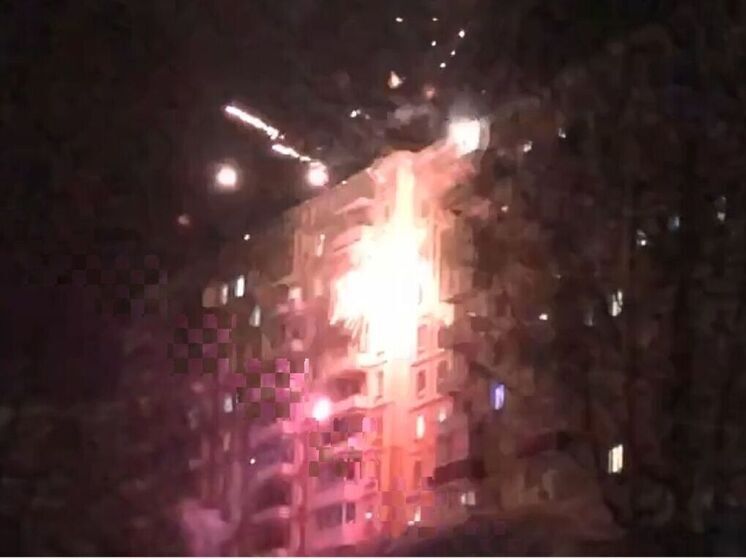 Залпы новокузнецкого салюта разбивались о балконы и стены девятиэтажки