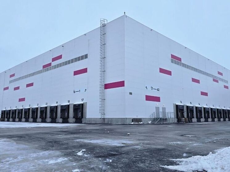 В Кузбассе обрушилась кровля нового логистического хаба под Юргой, пострадали три человека