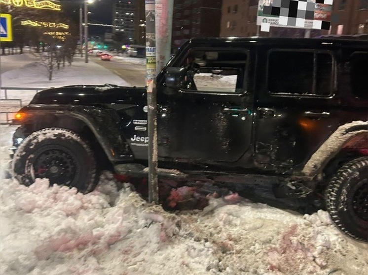 В Уфе пьяный водитель врезался в электроопору