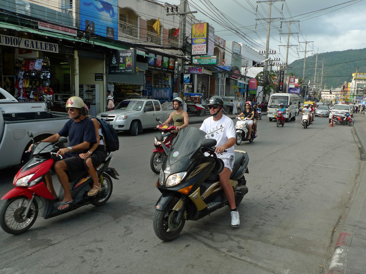 В Таиланде в первые дни новогодних праздников в ДТП погибли более ста человек