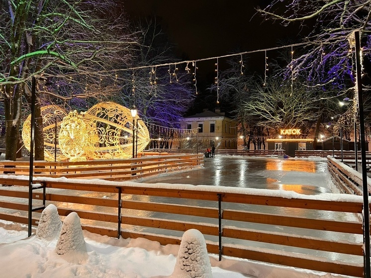 В Великом Новгороде открылся Кремлевский каток