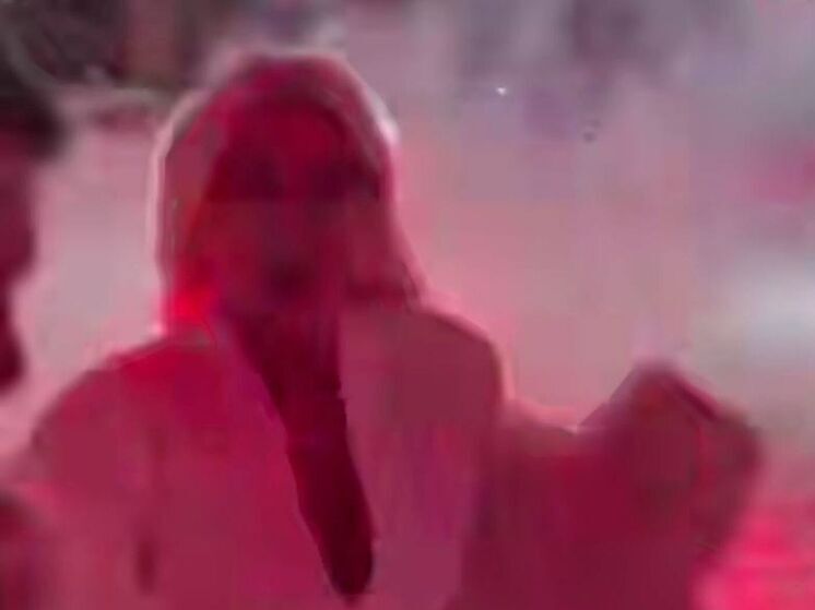 Бьюти-блогерша из Петербурга едва не спалила себя фейерверками ради видеоролика