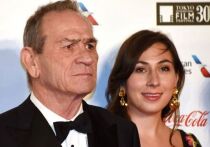 Дочь Томми Ли Джонса Виктория была найдена мертвой в возрасте всего 34 лет в фешенебельном отеле Сан-Франциско рано утром в первый день Нового года