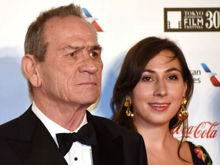 Дочь Томми Ли Джонса Виктория была найдена мертвой в возрасте всего 34 лет в фешенебельном отеле Сан-Франциско рано утром в первый день Нового года