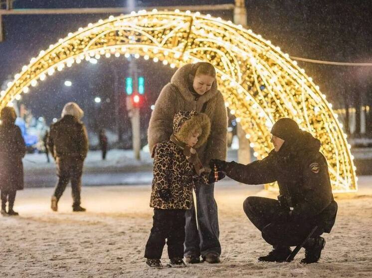 Сотрудники МВД ДНР организовали новогодние утренники для детей коллег