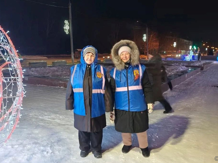 Дружинники Барнаула охраняют новогодний городок на площади Мира