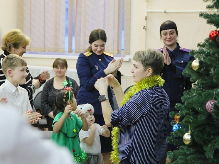 Сотрудники СУ СК России по Тверской области поздравили с Новым годом детей-сирот