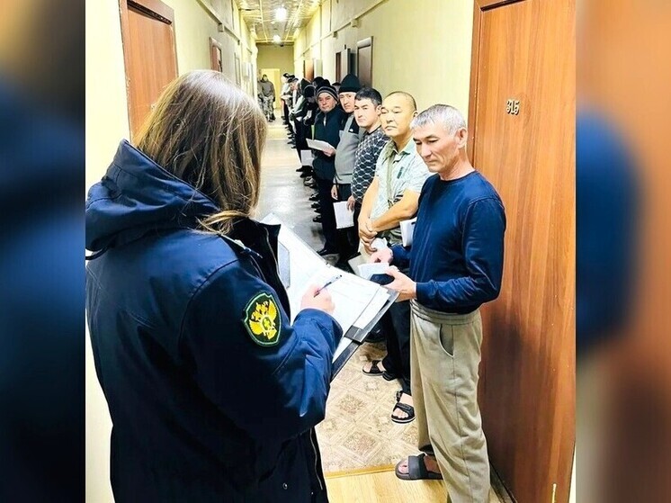 В Нижневартовске выявили нелегальных работников в столовой