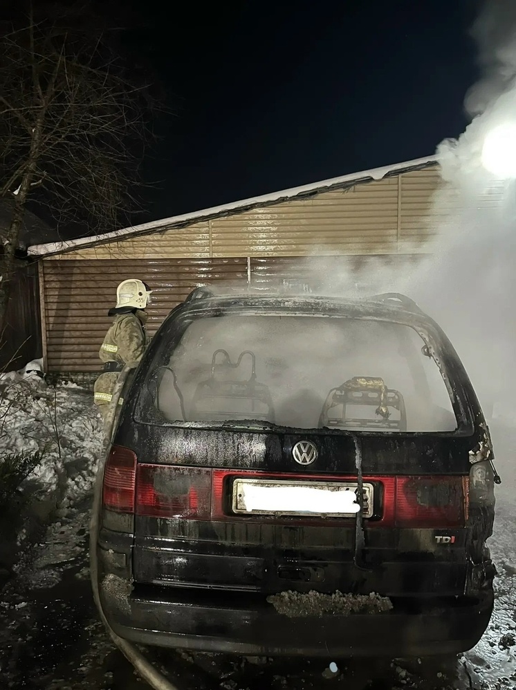 В Курской области потушили пожар в иномарке