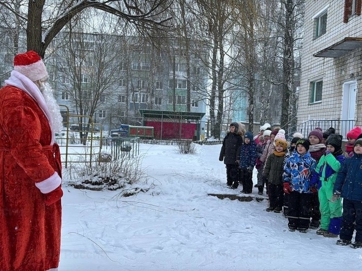 К воспитанникам ковровского детского сада приехал пожарный Дед Мороз