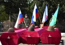 В Феодосии на Аллее славы городского кладбища состоялась церемония перезахоронения останков 55 солдат и офицеров Красной армии, погибших в годы Великой Отечественной войны