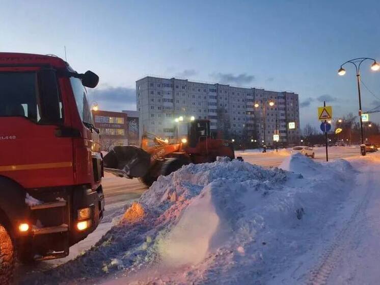 Тобольск в снежном плену: коммунальные службы работают в усиленном режиме
