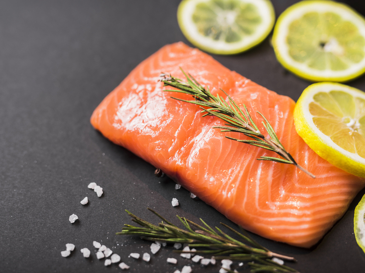 Ученые Магадана исследуют влияние климата на популяцию промысловых рыб в Охотском море