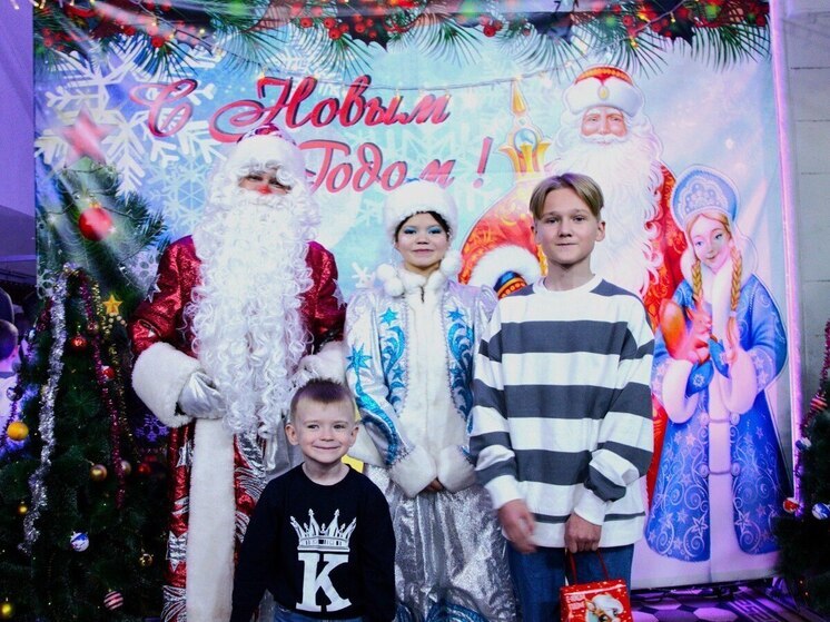 В Симферополе поздравили детей сотрудников полиции с Новым годом