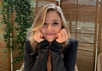 Популярная российская фигуристка-одиночница Камила Валиева показала наряд, в котором блистала в новогоднюю ночь. Пережившая дисквалификацию 19-летняя спортсменка заметно похудела.