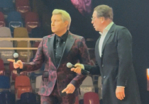 Новый год на российском телевидении начался с традиционного показа «Песни года»