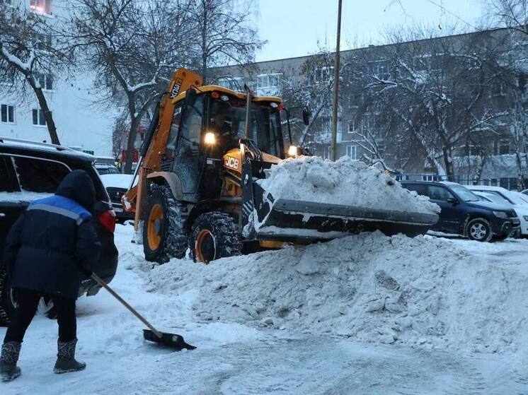 Мэр Уфы проинспектировал уборку улиц и дворов от снега