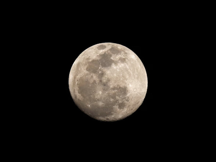 В Югре можно наблюдать суперлуние: «Волчья луна» приблизилась к Земле