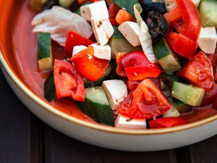 Сколько можно хранить новогодние салаты: советы экспертов