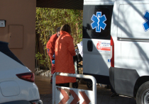 В результате ужасающей аварии в Неваде женщина-водитель была выброшена из своего перевернувшегося автомобиля прямо в частный бассейн