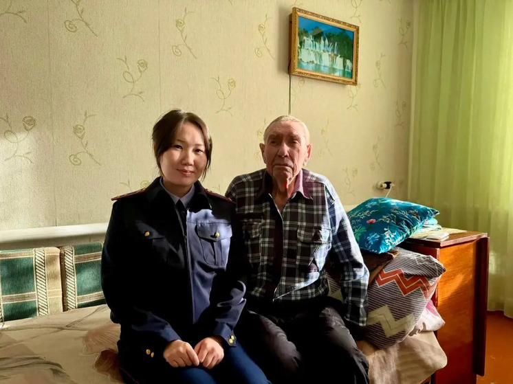 В Калмыкии поздравили с Новым годом ветерана Великой Отечественной войны Николая Скворцова