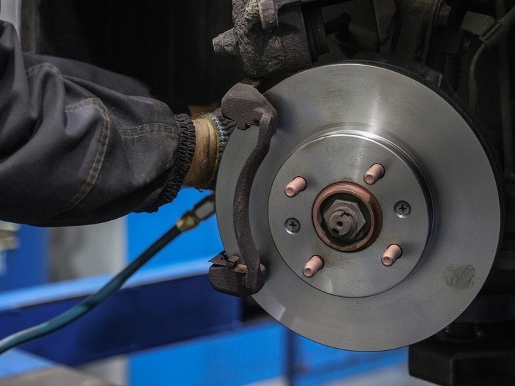 Эксперт Тимашов: проваливающаяся педаль тормоза или ее жесткий ход указывают на неисправность