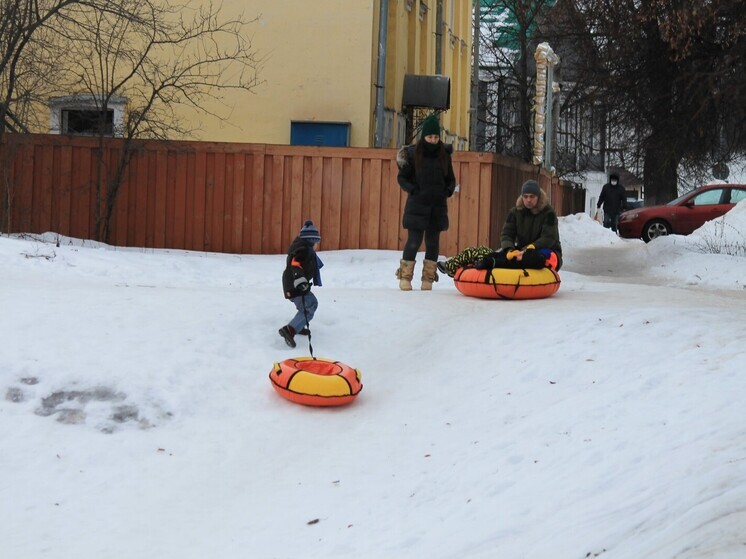 В Нальчике парень, катаясь на ватрушке, спас ребёнка