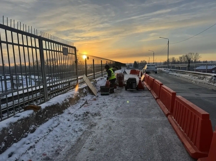 Мостоотряд приступил к ремонту провала на Северодвинском мосту