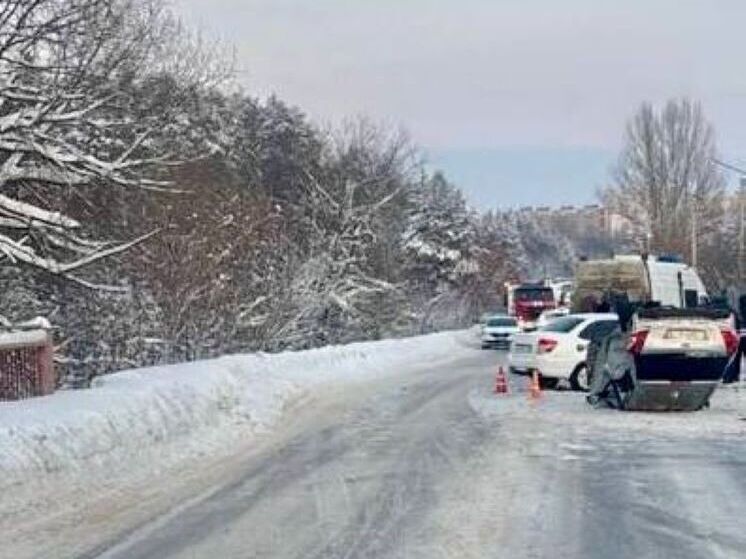 В Кирово-Чепецке трое пострадали в ДТП с перевернувшимся авто