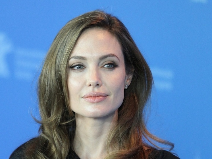 Al Qahera News: Анджелина Джоли посетила КПП "Рафах" на границе Египта и сектора Газа