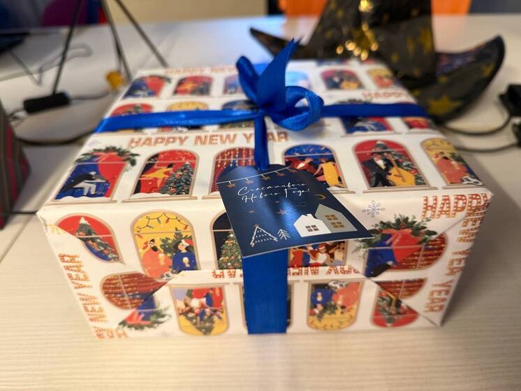 Петербуржцам рассказали, как достойно принимать неудачный подарок в «Тайном Санте»