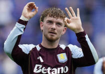 Главный тренер «Астон Виллы» Унаи Эмери подтвердил, что клуб сознательно не включает арендованного у «Ливерпуля» Харви Эллиотта в состав, чтобы избежать активации опции выкупа. Решение, принятое ещё в ноябре 2025 года, оставляет игрока без игровой практики с сентября, несмотря на его профессионализм и участие в тренировках. Команда, идущая третьей в Премьер-лиге, сталкивается с рядом травм, что усложняет кадровую ситуацию.