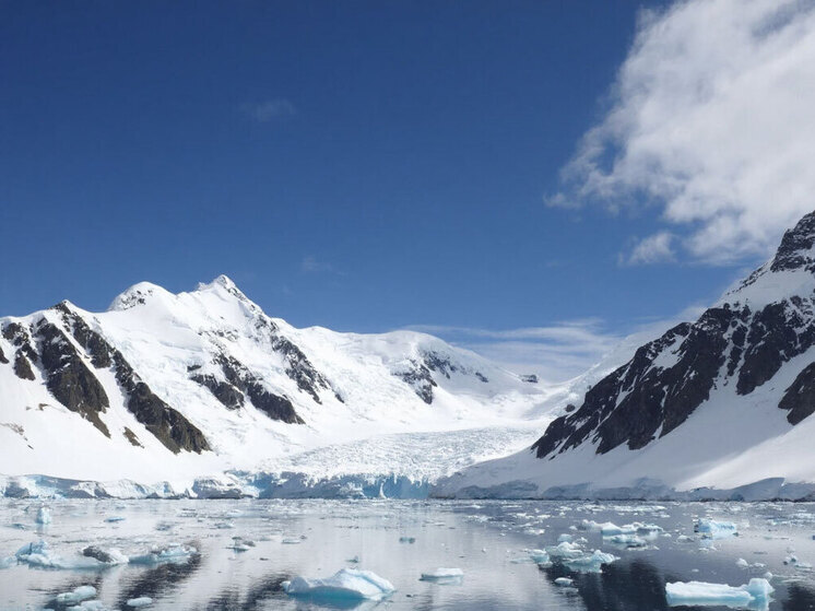 Учёные обнаружили необычное каменное образование в Атлантическом океане