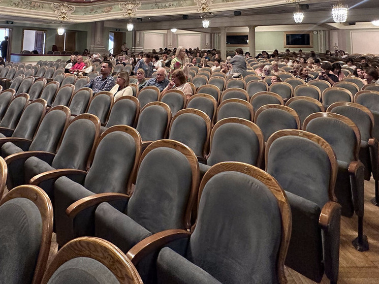 Пострадавшим от отключения электричества старорусцам подарят билеты на спектакли