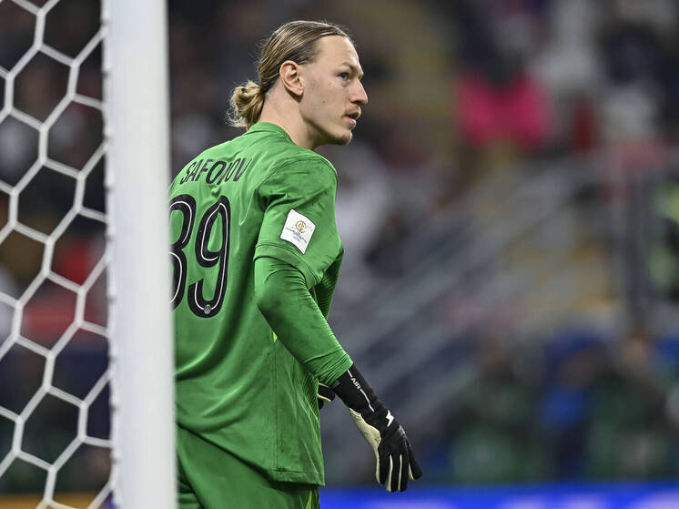 L’Equipe: Сафонов рискует пропустить почти полтора месяца из-за перелома руки