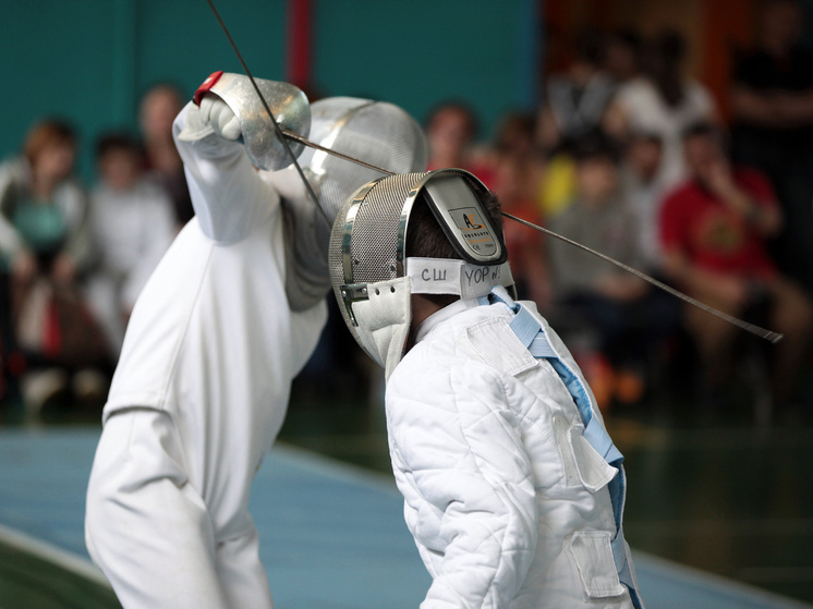 Рапиристка Часовникова принесла России первое золото после возвращения флага