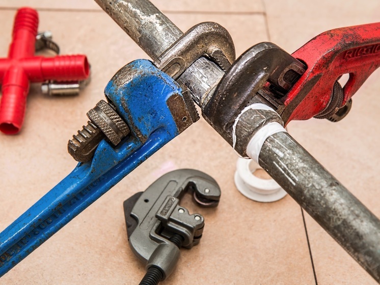 В Комсомольске-на-Амуре прорвало трубопровод на проспекте Московский, 6