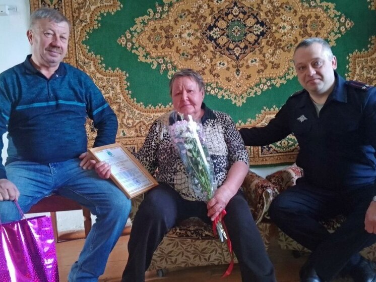 Мать военнослужащего поздравили с Новым годом в ЕАО