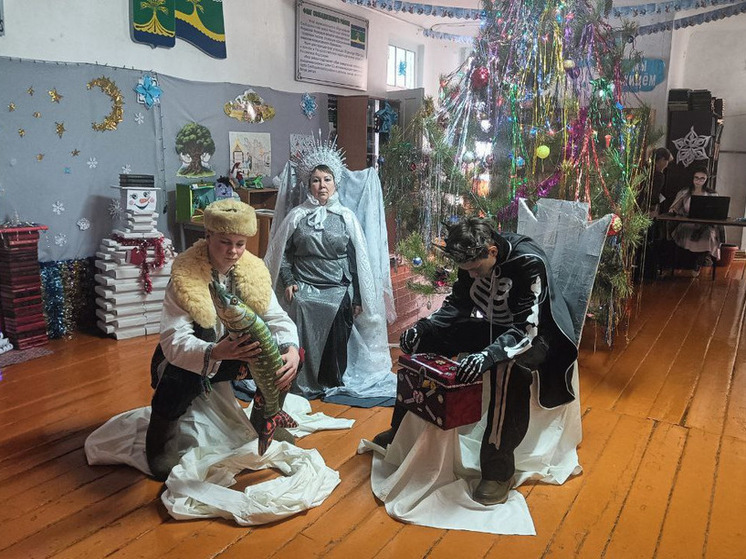 Детям сел Приамурья организовали театрализованное представление «Тайна снежного городка»