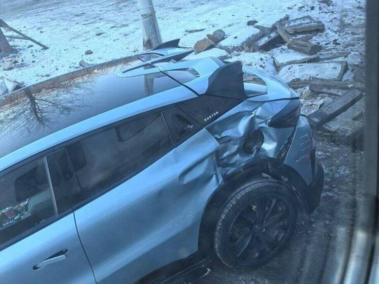 На железной дороге Владивостока иномарку сбил поезд