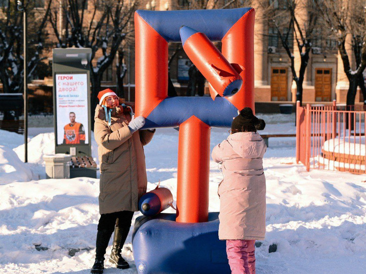 На хабаровской площади Ленина заработал снежный городок