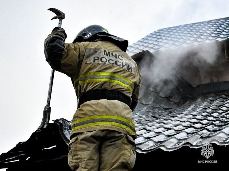 В Сургуте пожарные спасли восемь человек при возгорании в многоэтажке