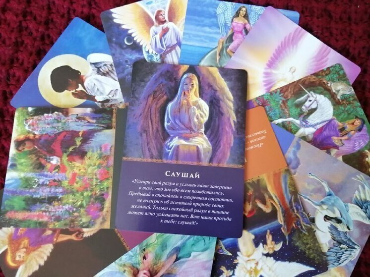 Гадания на Новый год и во время святок считается не только традицией, но и возможностью весело провести время с подругами