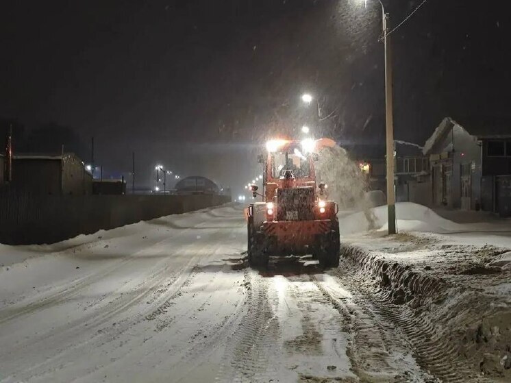 В Пензе более сотни единиц техники убирают последствия снегопада