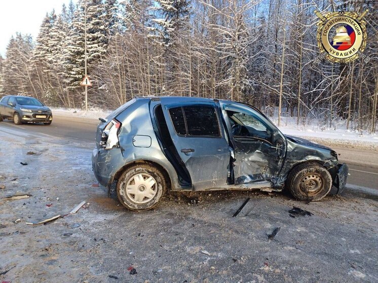 Шесть человек получили травмы в ДТП у Хыркасов