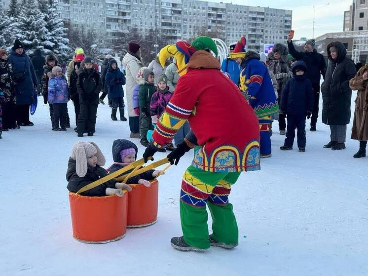 В Тюменской области для жителей проходят новогодние игры и забавы